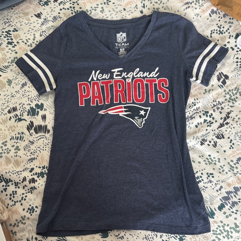NFL Women's Heathered Navy V-Neck Tee